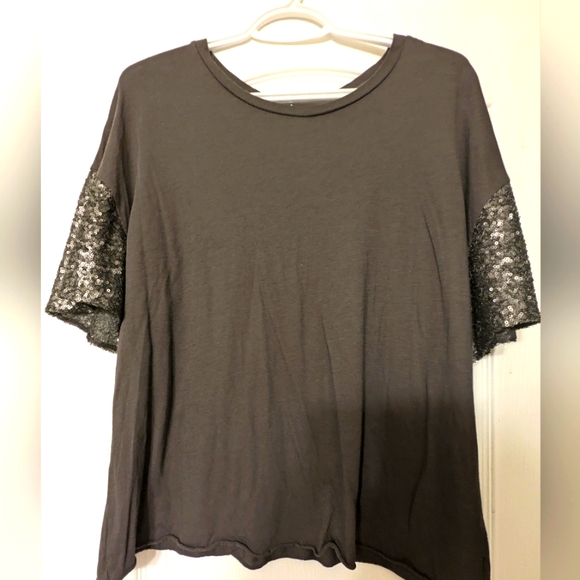 Grey American Eagle t-shirt with sequin sleeves NWOT - Picture 1 of 3